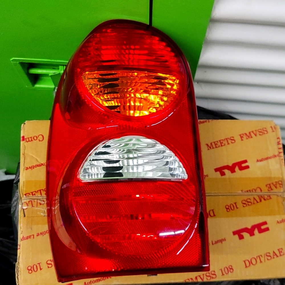 Jeep liberty Tail light cover left side